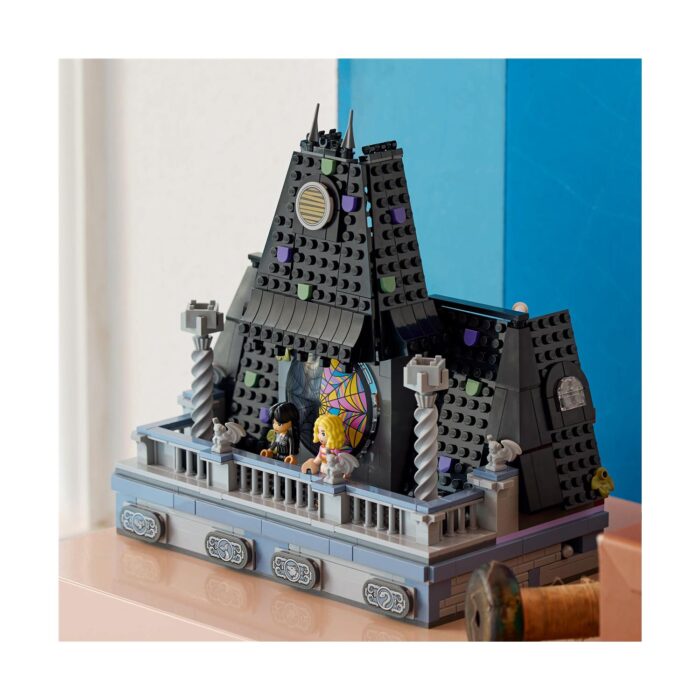 LEGO® Wednesday: Wednesday & Enid's Dorm Room (76781) - Image 6