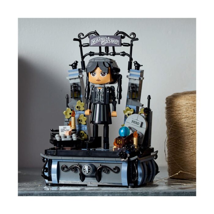 LEGO® Wednesday: Wednesday Addams (76780) - Image 6